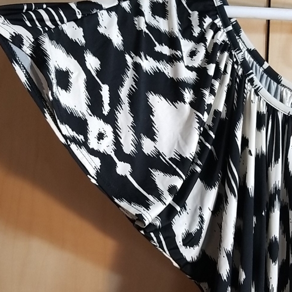 Forever21 Black & White Flutter Blouse - Picture 3 of 4